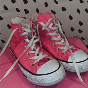 Women’s size 8 converse hitops